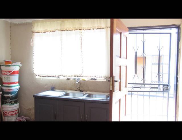 5 BEDROOM HOUSE FOR SALE IN SOSHANGUVE FF